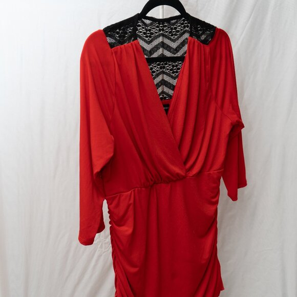 Torrid plus size 0 red long sleeve and black lace top - Picture 5 of 5